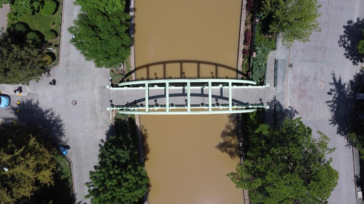 Porsuk çayının rengi maviden kahverengiye döndü