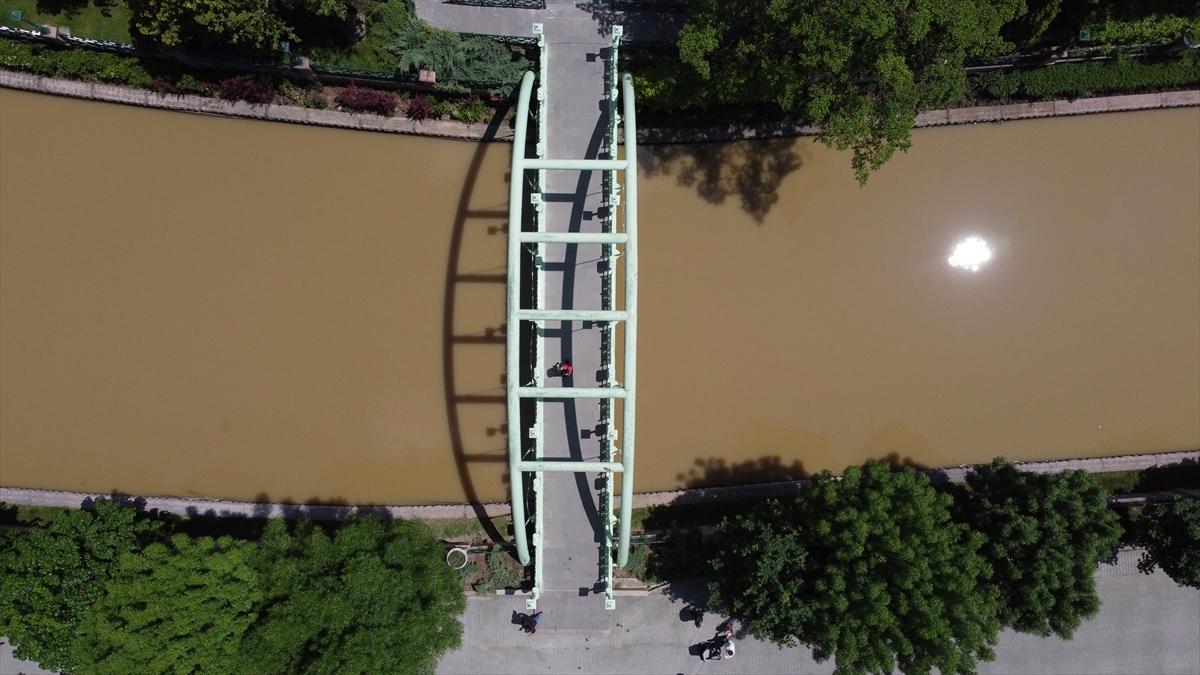 Porsuk çayının rengi maviden kahverengiye döndü