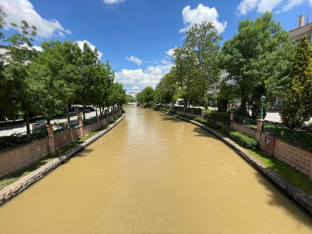 Porsuk çayının rengi maviden kahverengiye döndü