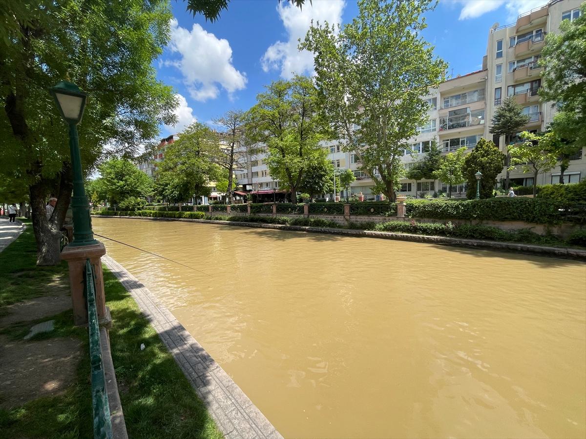 Porsuk çayının rengi maviden kahverengiye döndü
