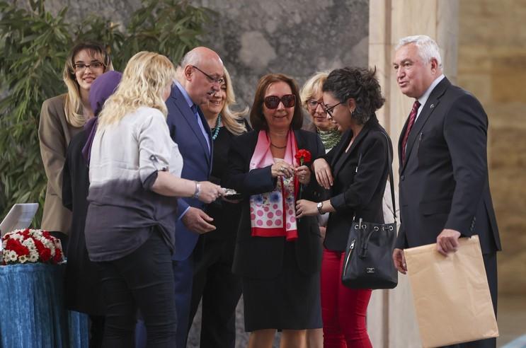 TBMM'de kayıt yaptıran yeni vekillerden renkli kareler