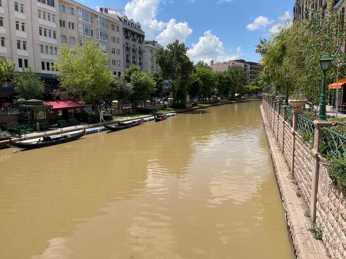 Porsuk çayının rengi maviden kahverengiye döndü