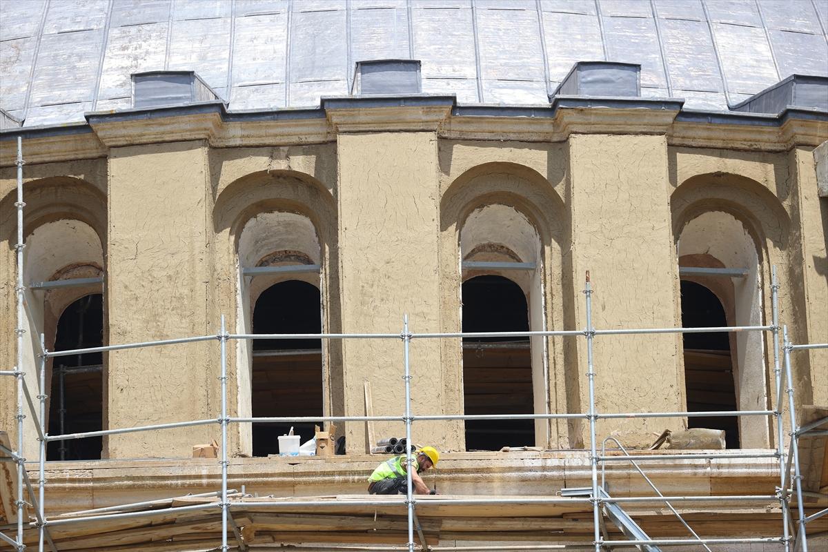 Selimiye'nin ana kubbe alemi yerleştirildi