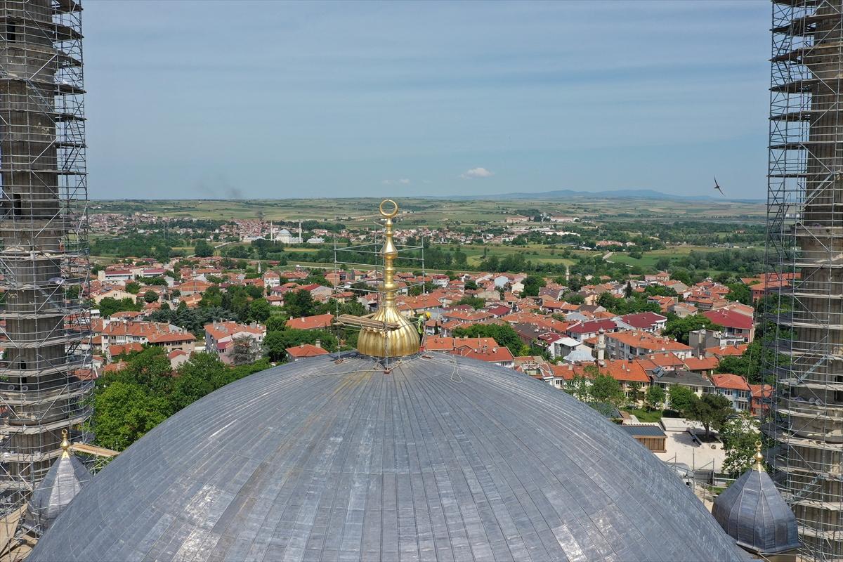 Selimiye'nin ana kubbe alemi yerleştirildi