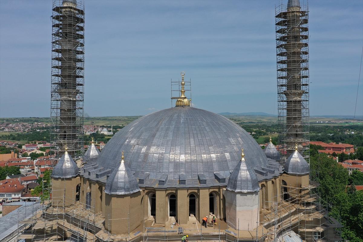 Selimiye'nin ana kubbe alemi yerleştirildi