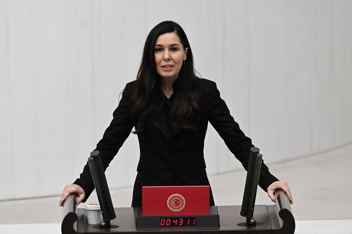 Yemin töreninde kadın vekillerin şıklık yarışı