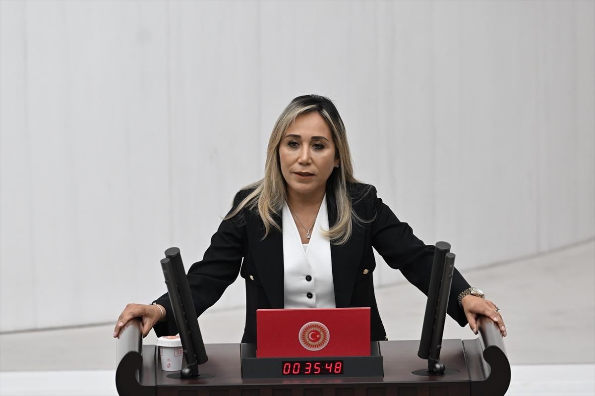 Yemin töreninde kadın vekillerin şıklık yarışı