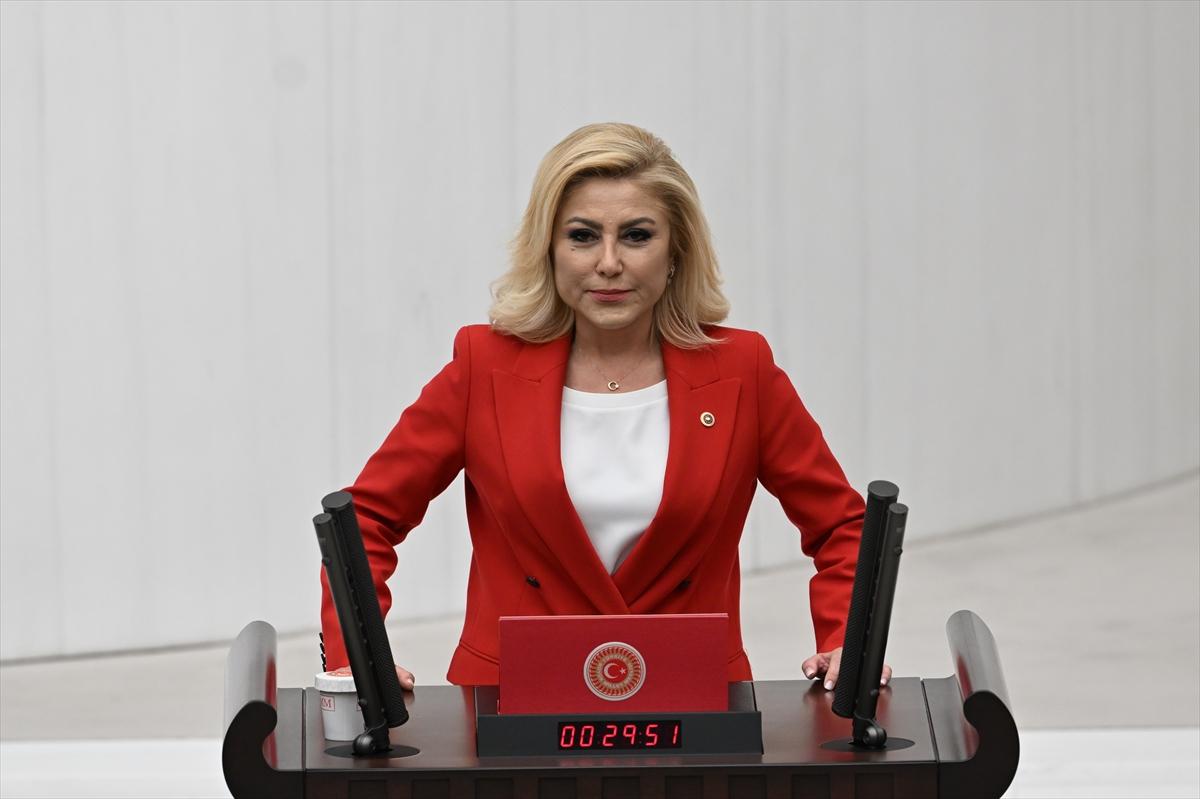 Yemin töreninde kadın vekillerin şıklık yarışı