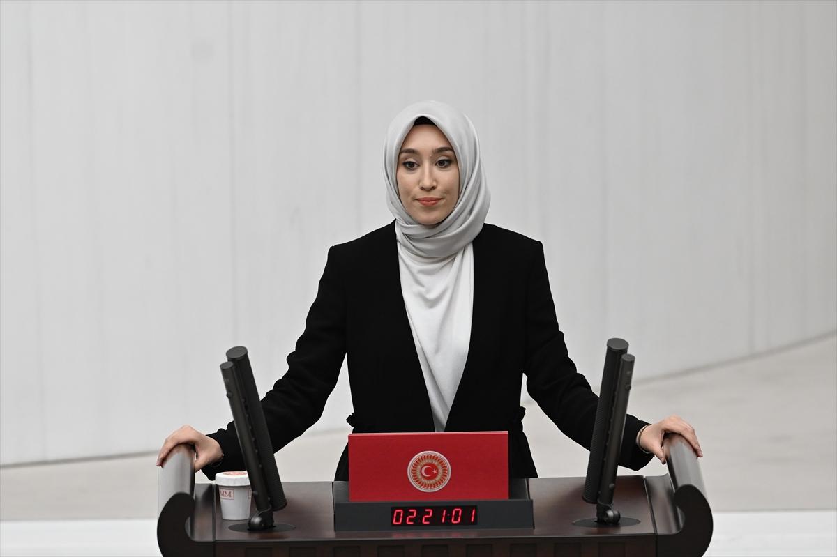 Yemin töreninde kadın vekillerin şıklık yarışı