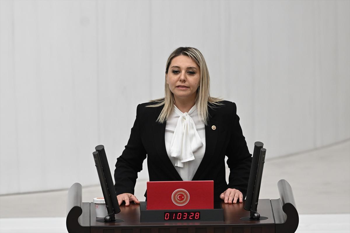 Yemin töreninde kadın vekillerin şıklık yarışı