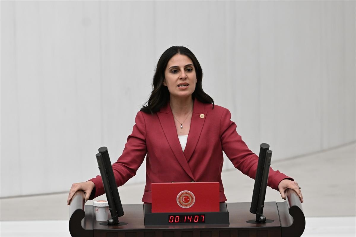 Yemin töreninde kadın vekillerin şıklık yarışı