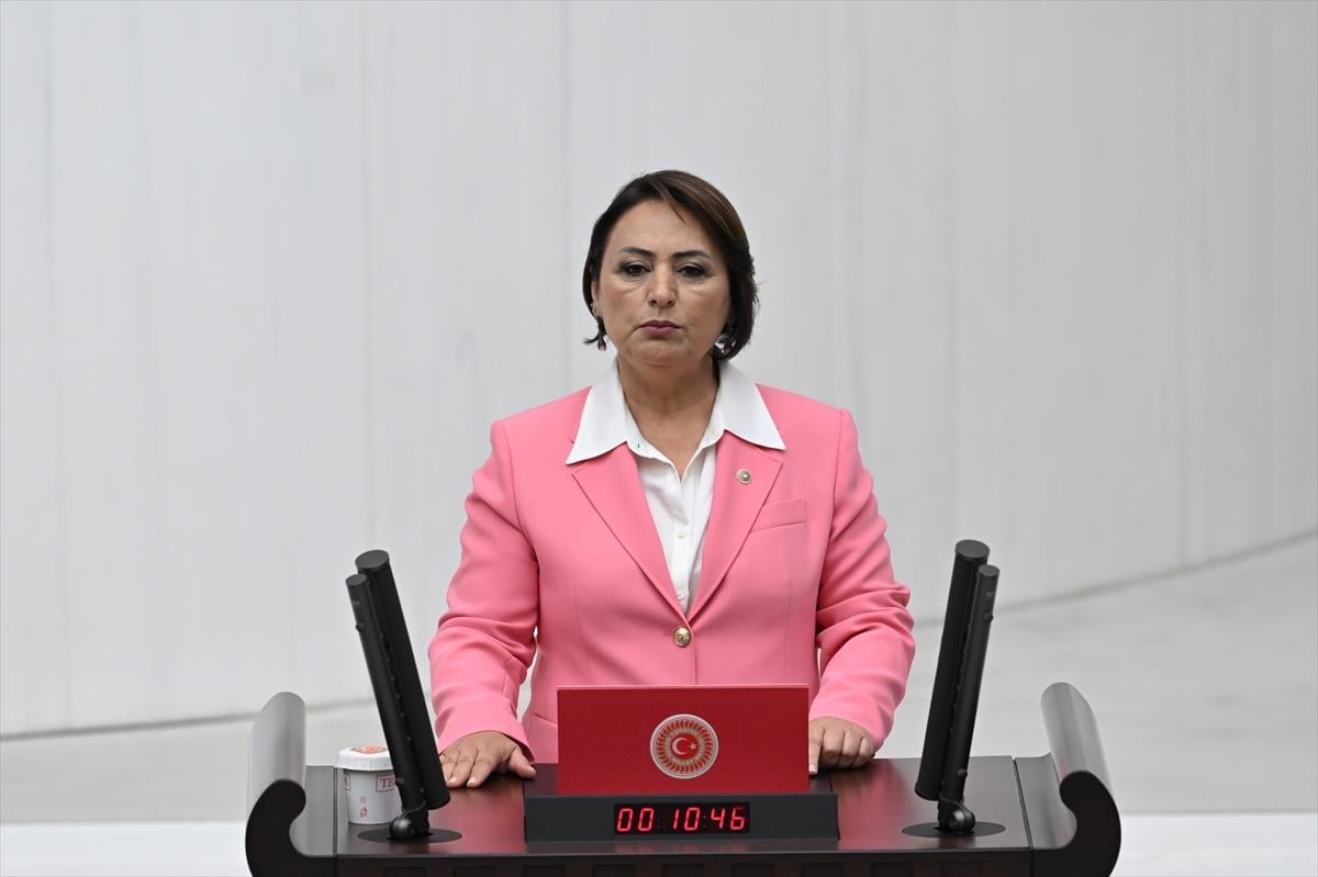 Yemin töreninde kadın vekillerin şıklık yarışı