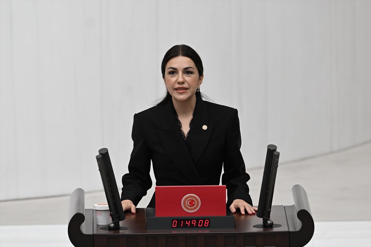 Yemin töreninde kadın vekillerin şıklık yarışı