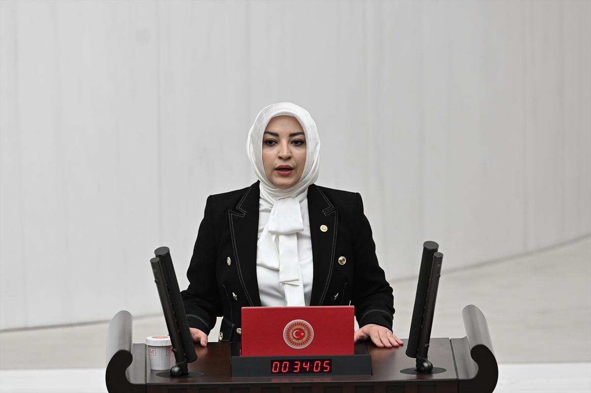 Yemin töreninde kadın vekillerin şıklık yarışı