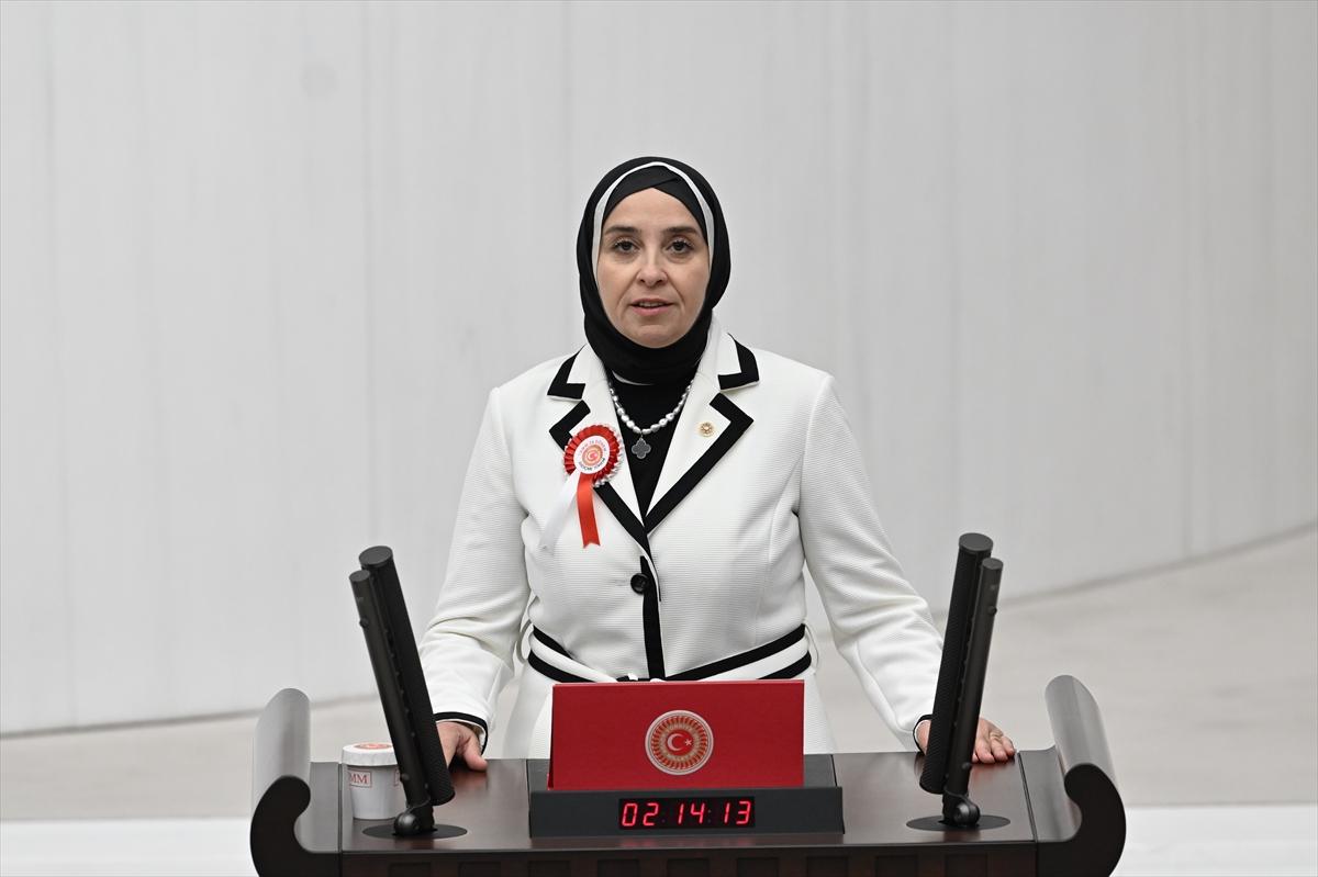 Yemin töreninde kadın vekillerin şıklık yarışı