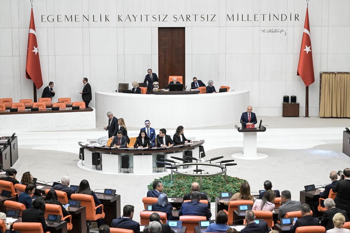 Milletvekilleri ve yeni kabine üyelerinin Meclis'teki yemin töreninden kareler