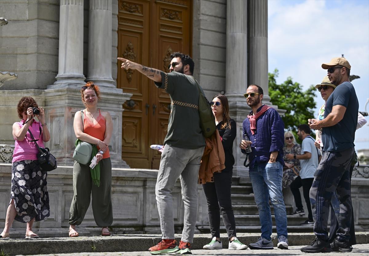 Dolmabahçe Sarayı 167 yıl önce kapılarını açtı