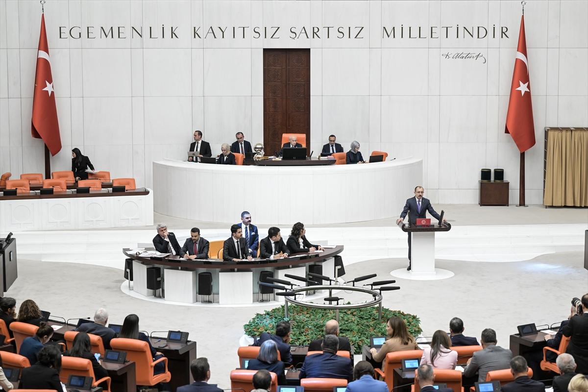 Milletvekilleri ve yeni kabine üyelerinin Meclis'teki yemin töreninden kareler