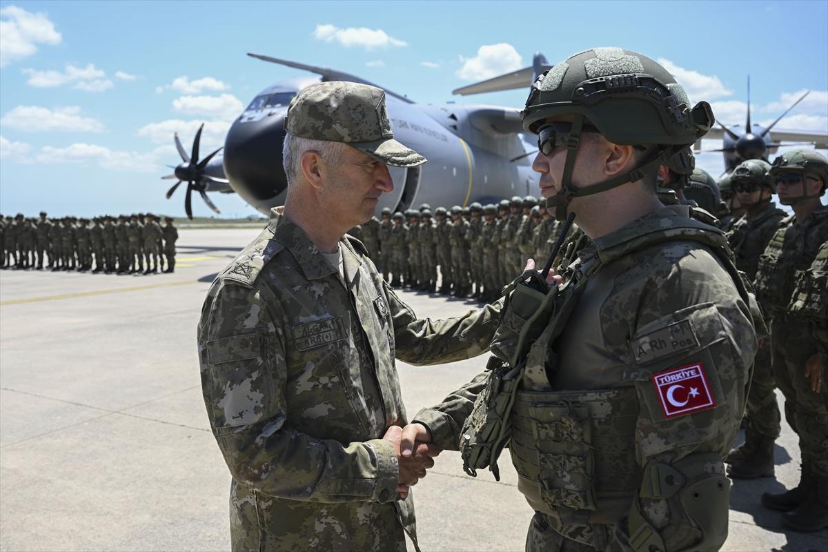 Türk komandoları Kosova'da