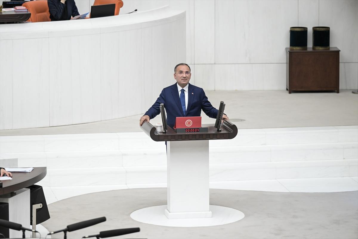 Milletvekilleri ve yeni kabine üyelerinin Meclis'teki yemin töreninden kareler