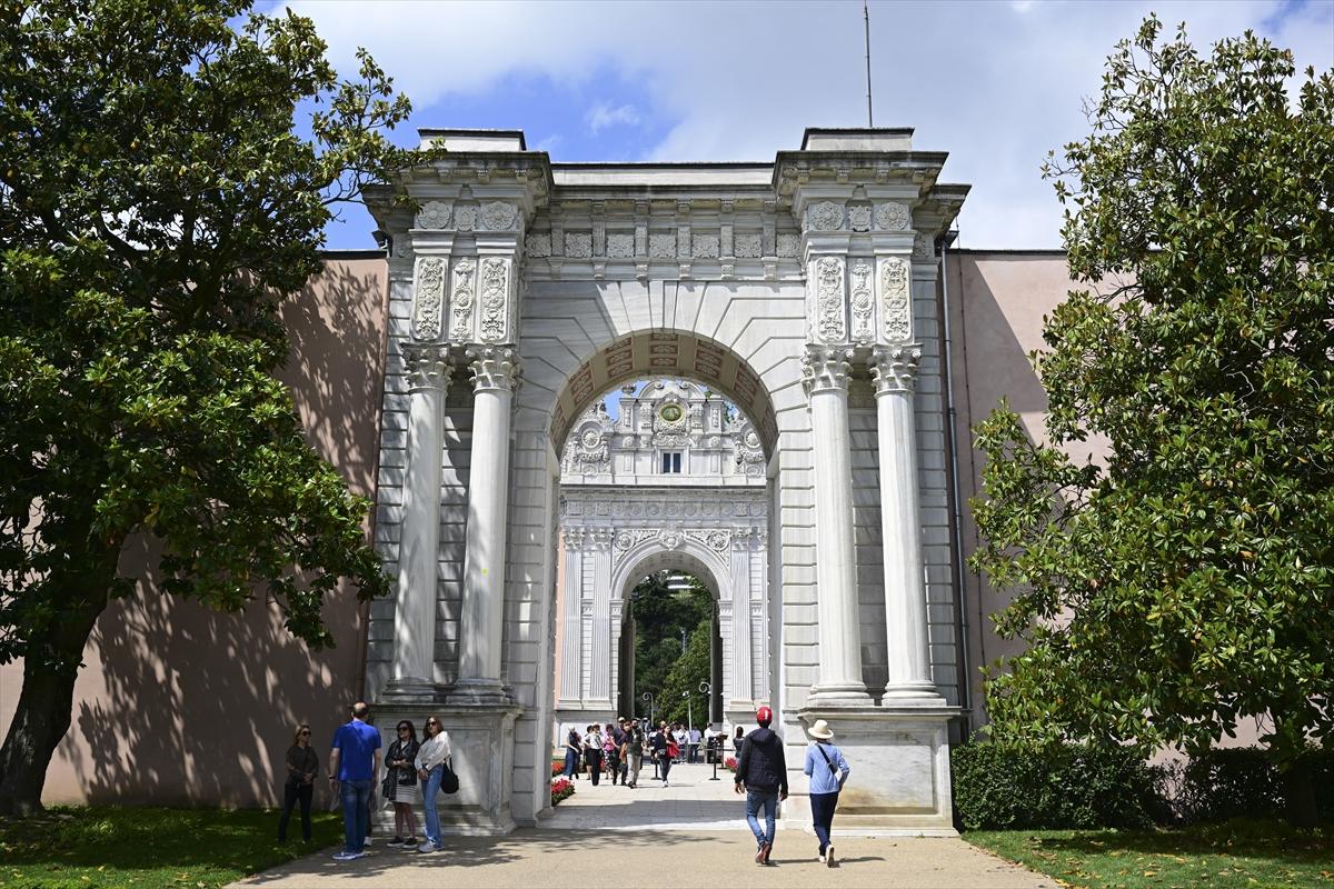 Dolmabahçe Sarayı 167 yıl önce kapılarını açtı