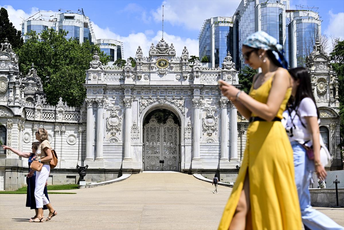 Dolmabahçe Sarayı 167 yıl önce kapılarını açtı