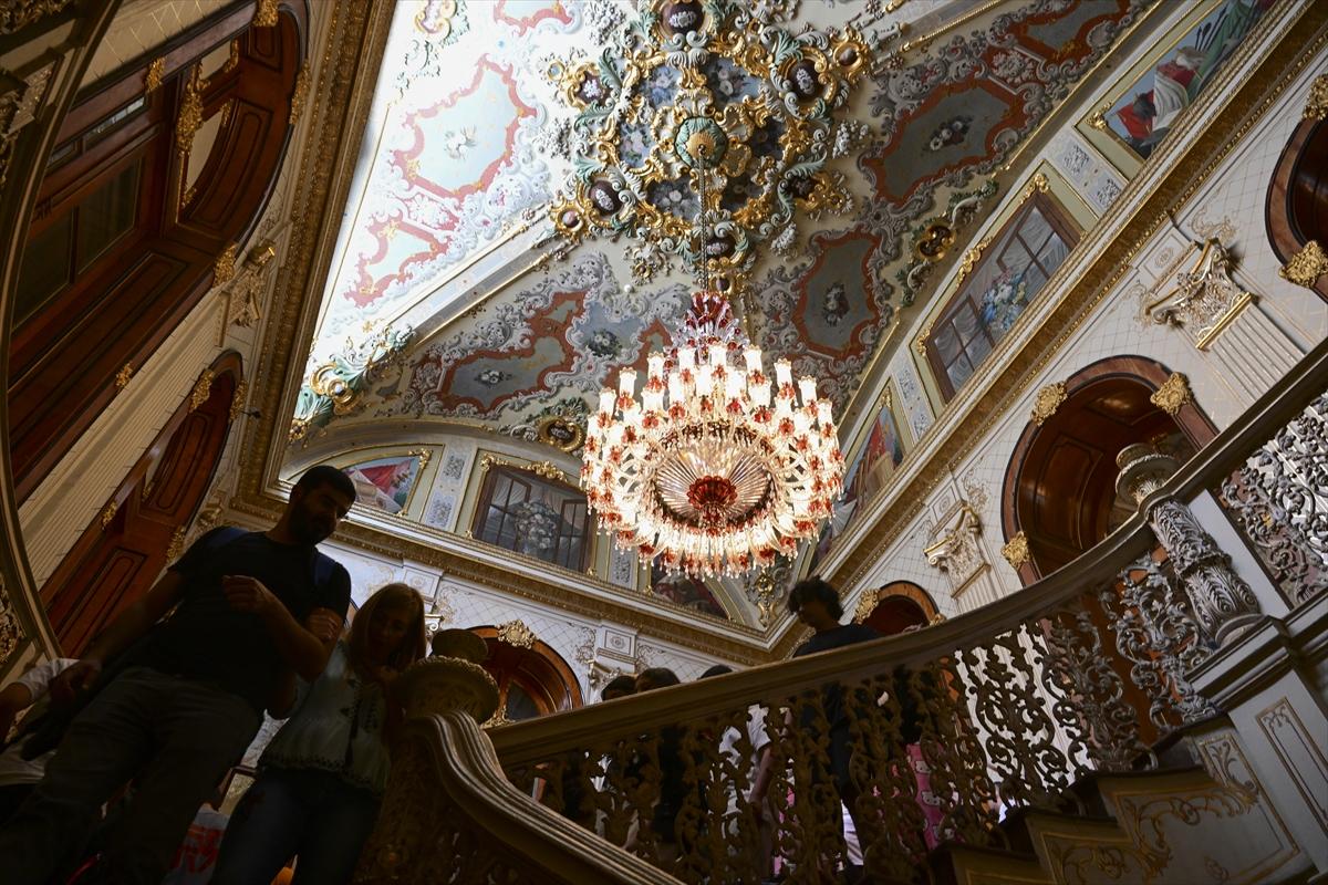 Dolmabahçe Sarayı 167 yıl önce kapılarını açtı