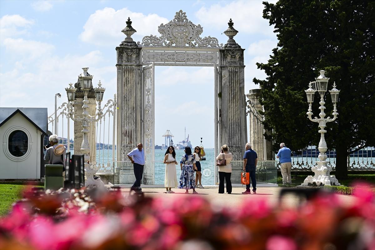 Dolmabahçe Sarayı 167 yıl önce kapılarını açtı