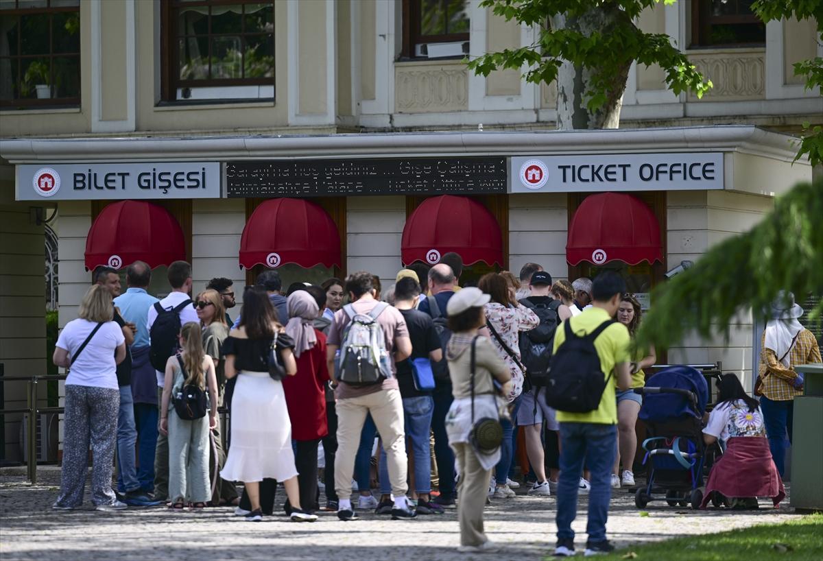 Dolmabahçe Sarayı 167 yıl önce kapılarını açtı