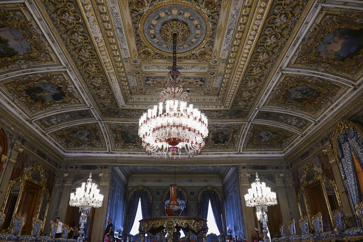 Dolmabahçe Sarayı 167 yıl önce kapılarını açtı