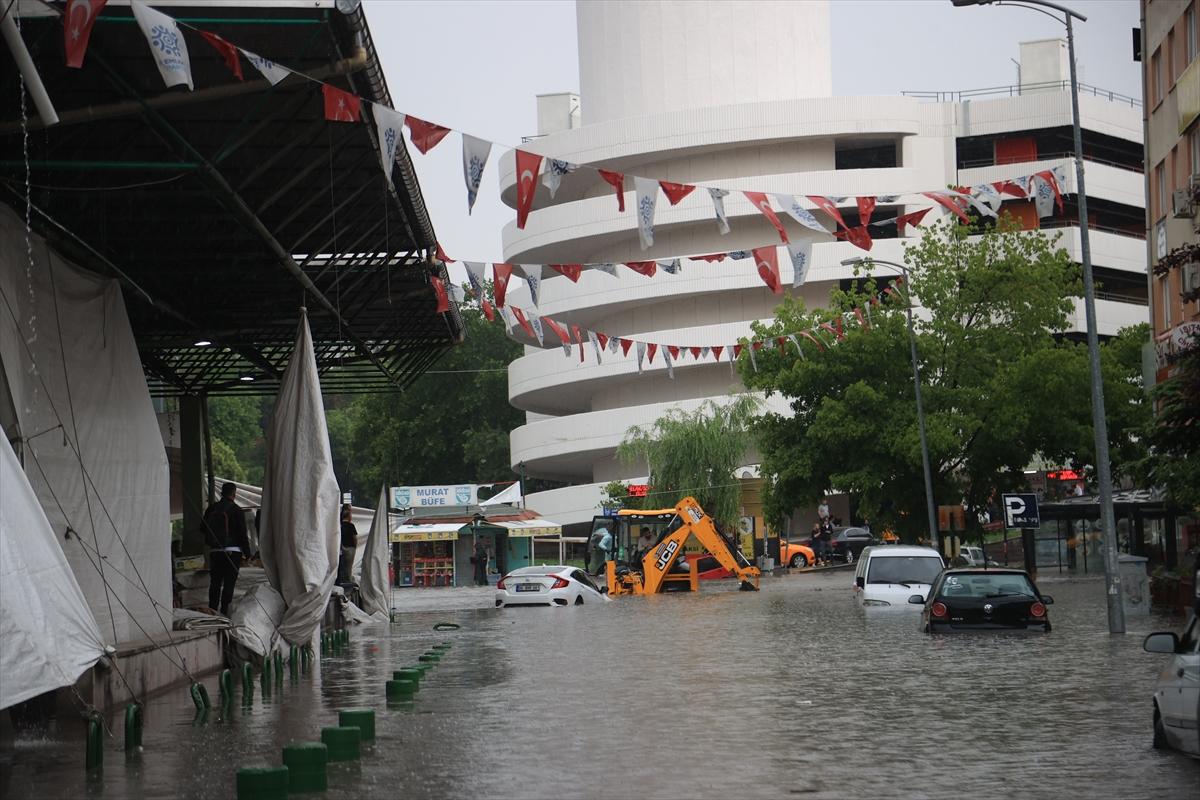 Ankara'yı sel aldı