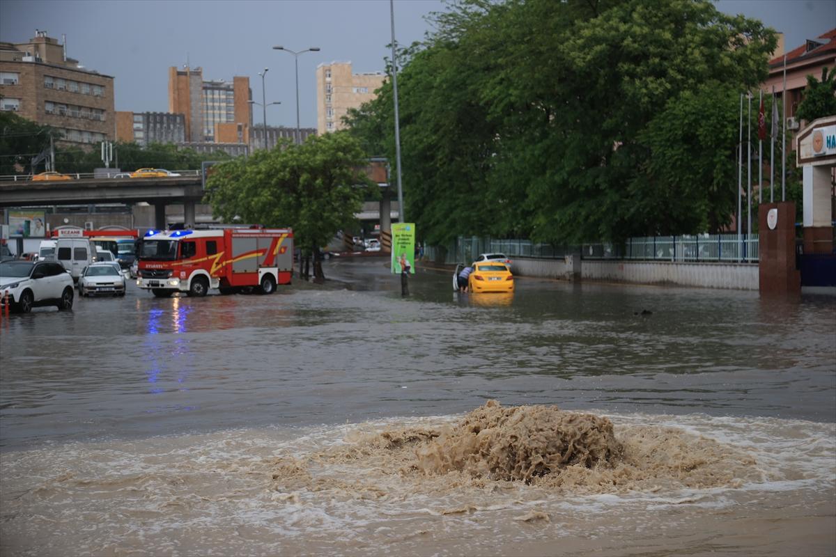 Ankara'yı sel aldı