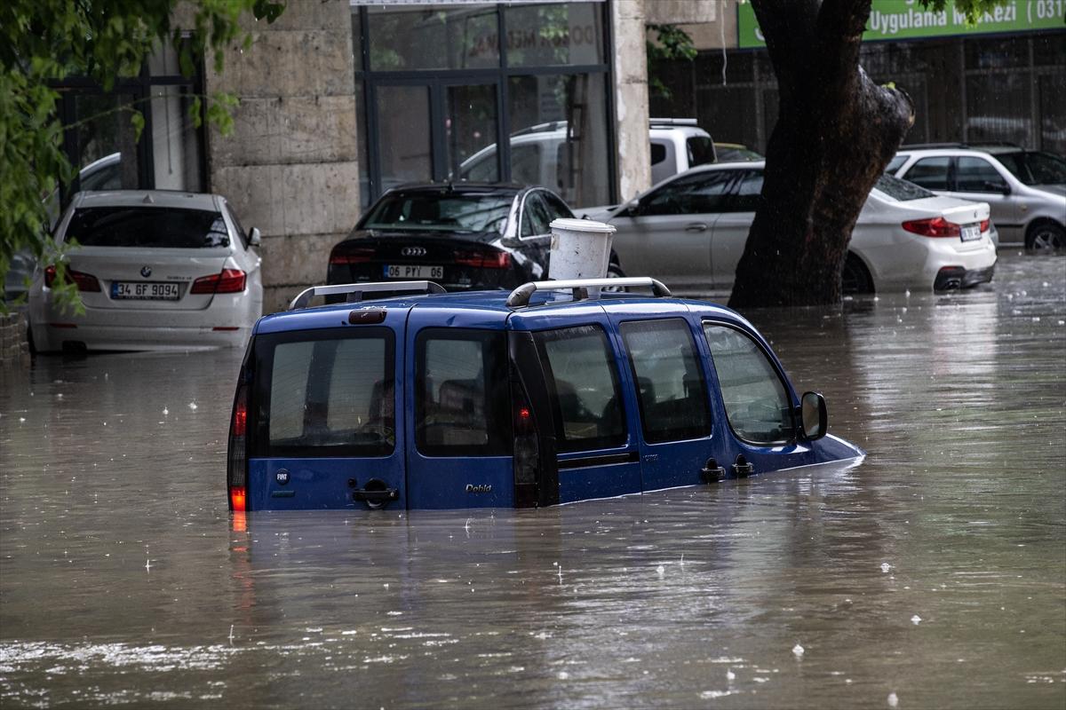 Ankara'yı sel aldı