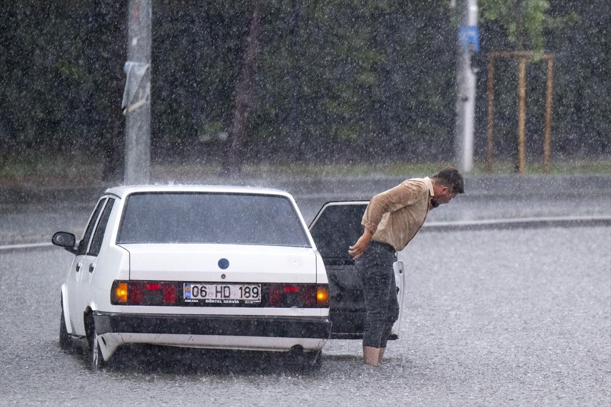 Ankara'yı sel aldı