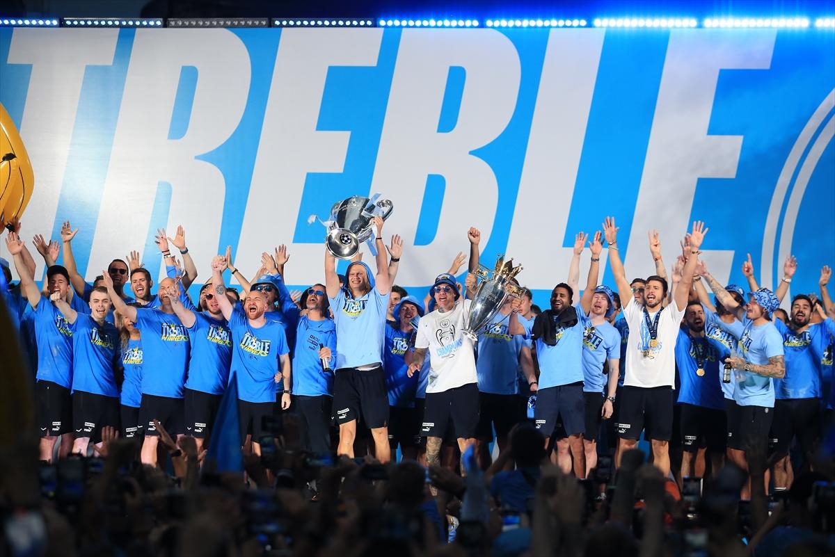 Şampiyon Manchester City, ülkesinde coşkuyla karşılandı