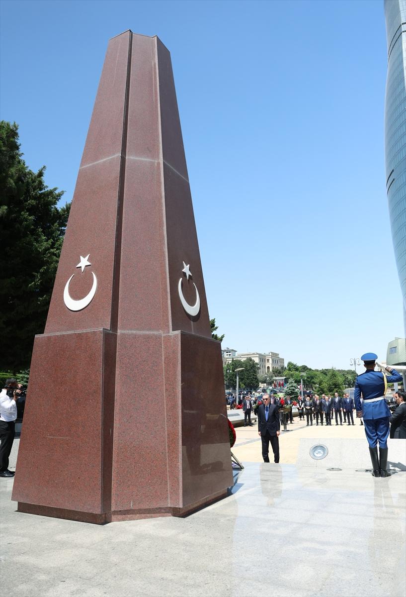 Recep Tayyip Erdoğan Bakü'de resmi törenle karşılandı