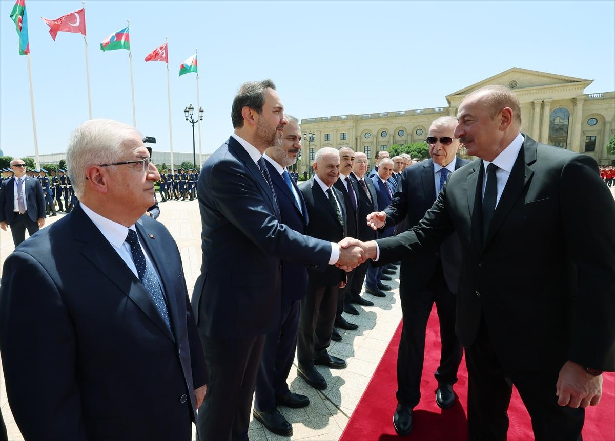 Recep Tayyip Erdoğan Bakü'de resmi törenle karşılandı