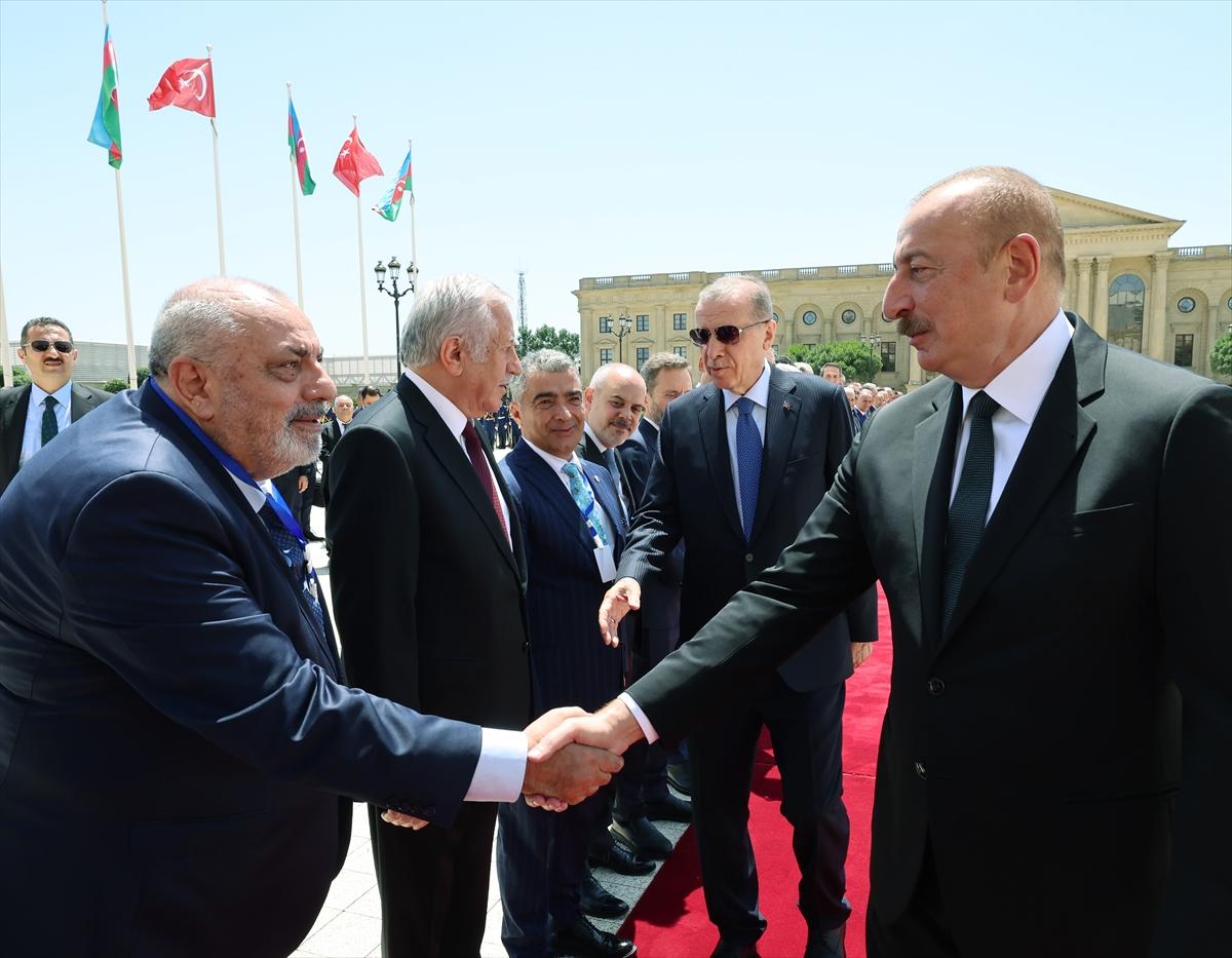 Recep Tayyip Erdoğan Bakü'de resmi törenle karşılandı