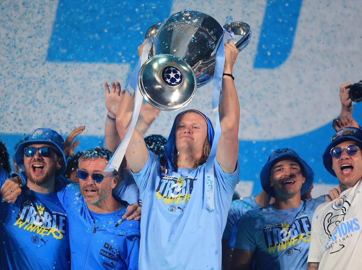 Şampiyon Manchester City, ülkesinde coşkuyla karşılandı