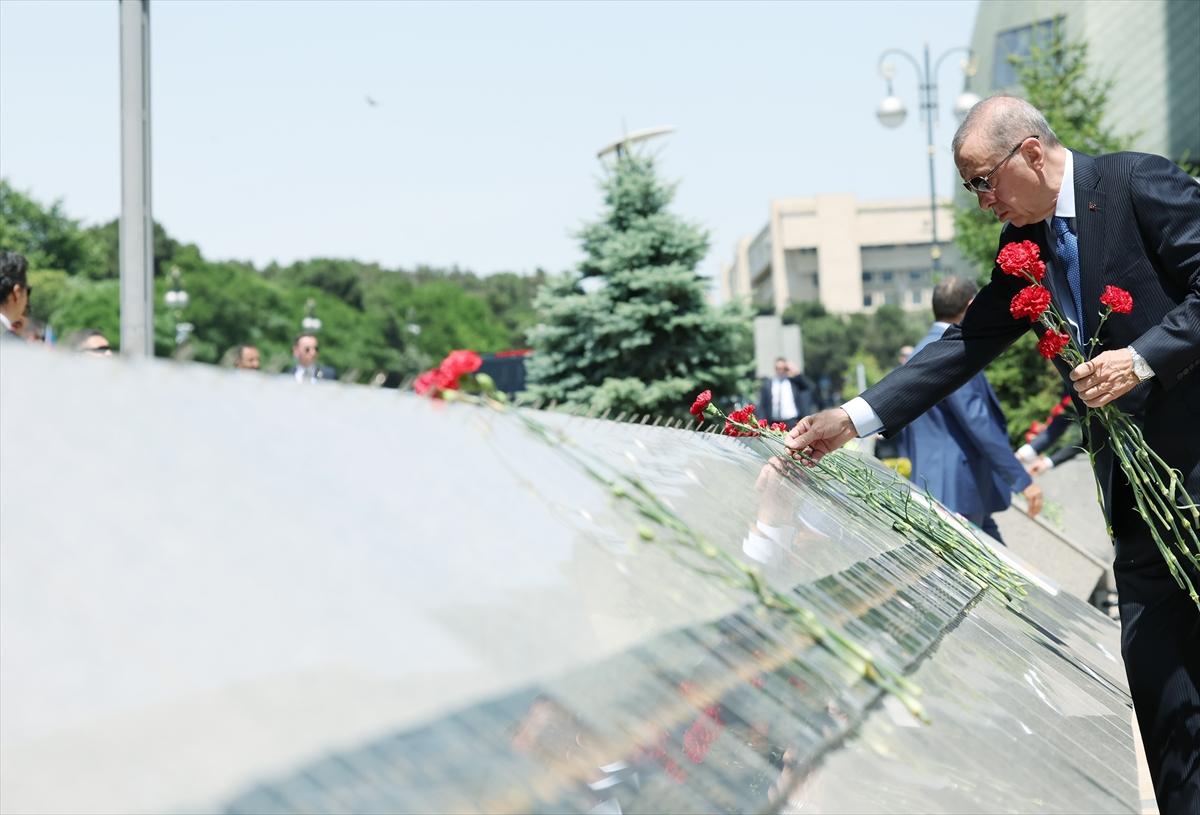 Recep Tayyip Erdoğan Bakü'de resmi törenle karşılandı