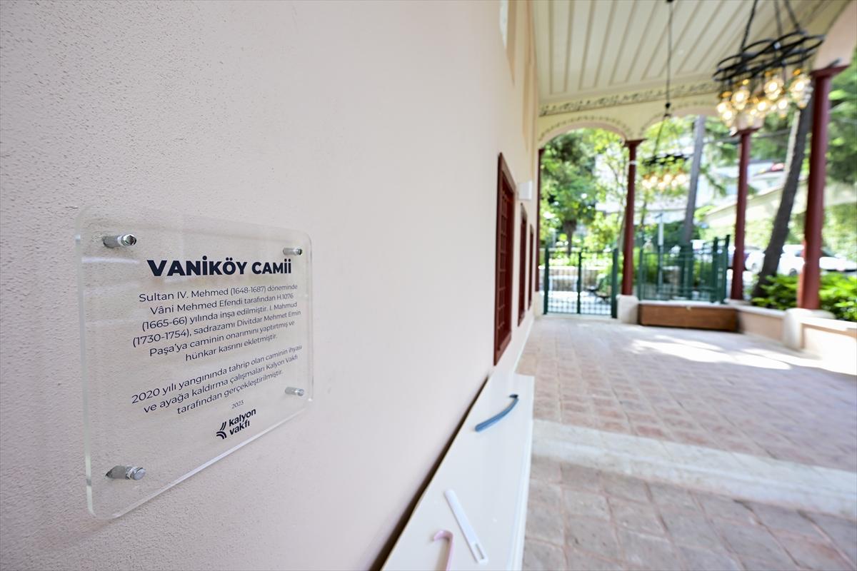 Yangında hasar gören Vaniköy Camisi ibadete açıldı - Resim 7