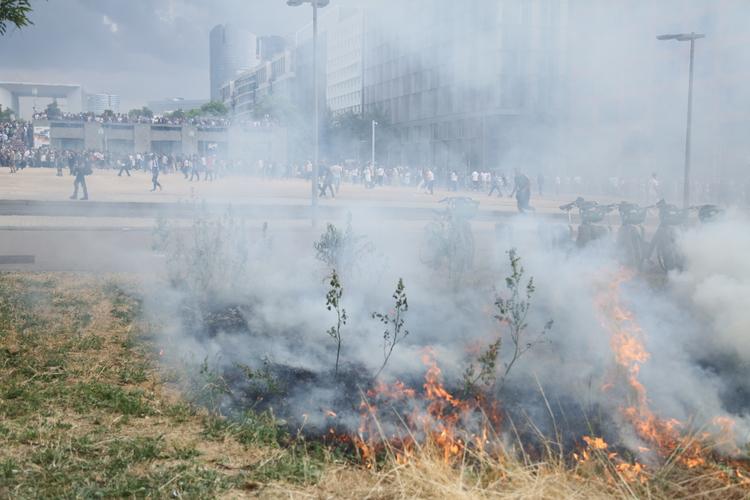 Fransa'da vatandaş ve polis arasında gerilim