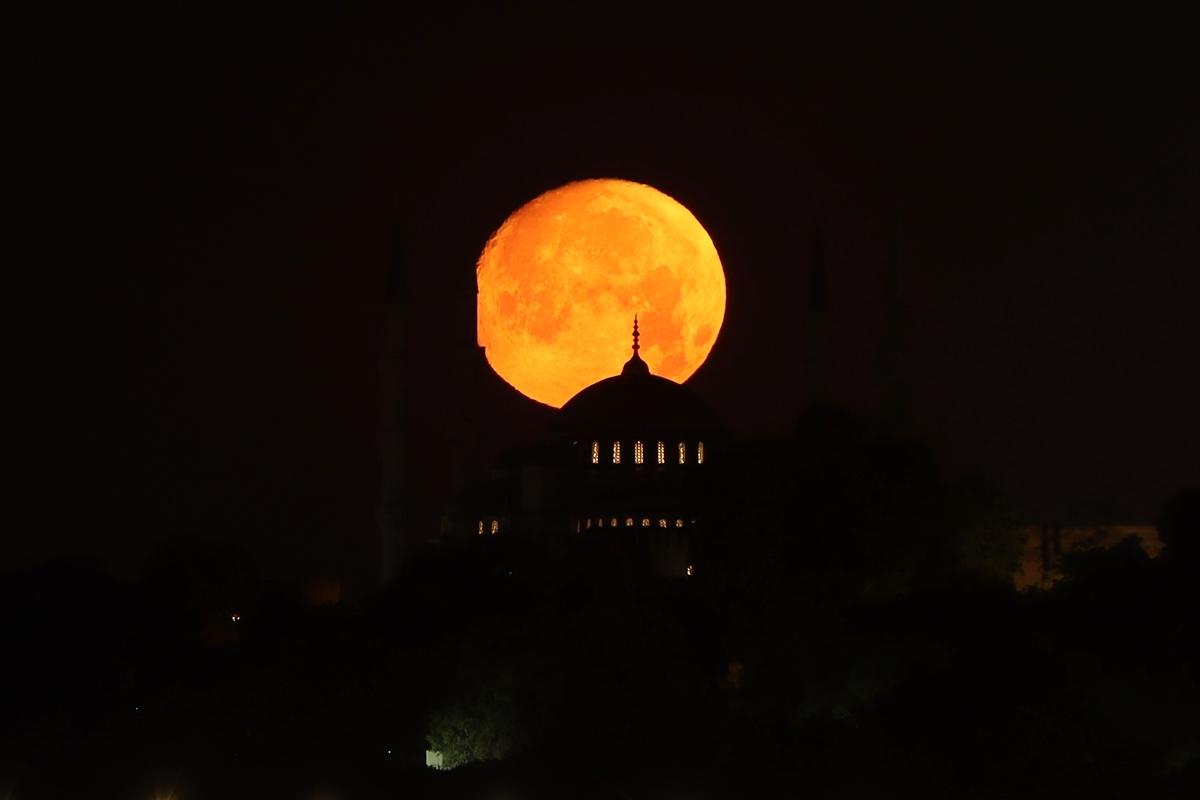 İstanbul, Ankara, ve Gaziantep'te dolunay