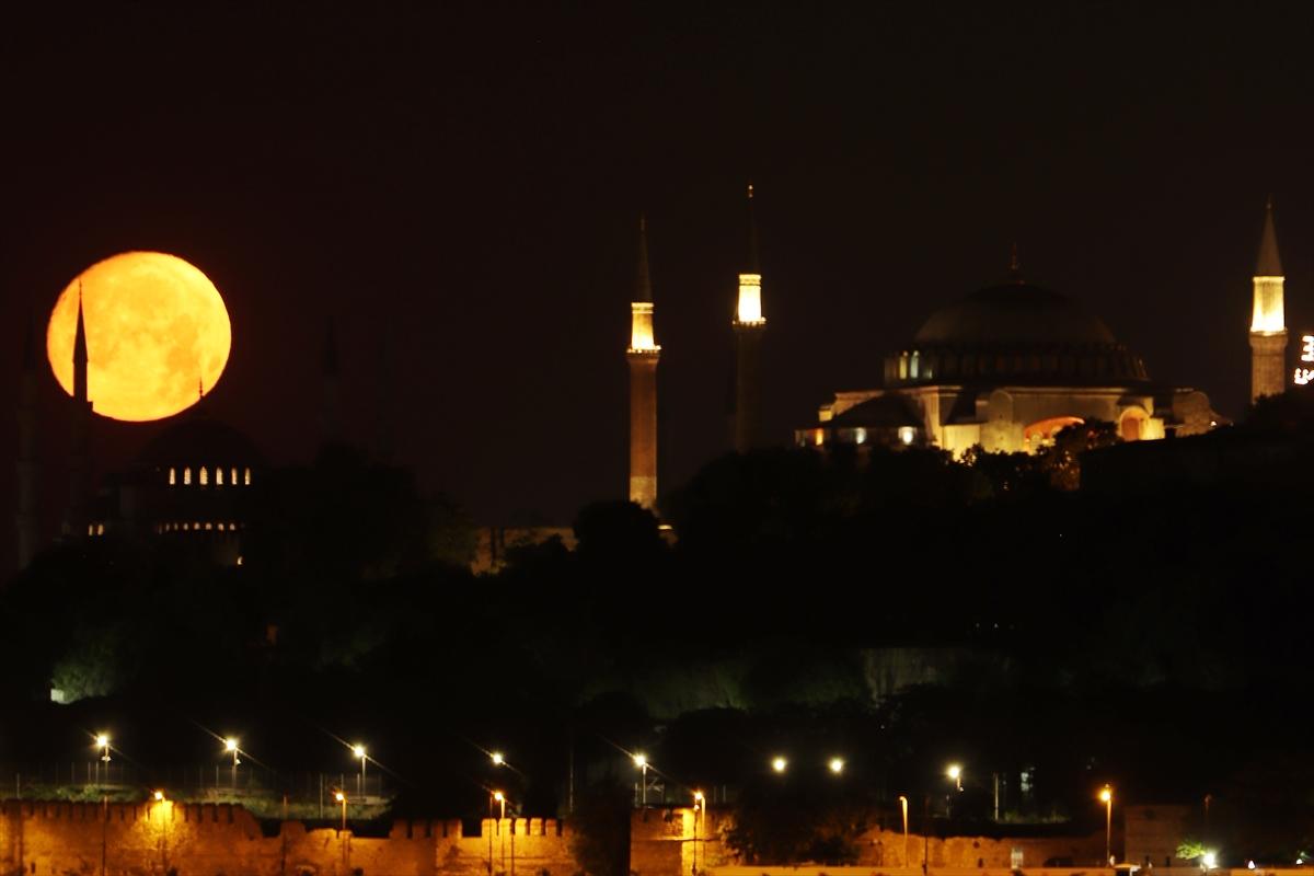 İstanbul, Ankara, ve Gaziantep'te dolunay