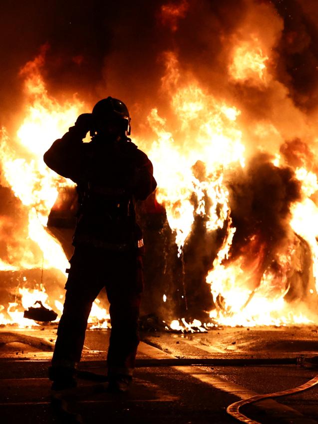 Fransa'da eylemlerin 6'ncı günü! Alev alev yanıyor