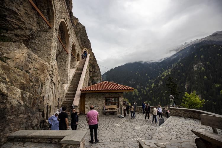 Sümela Manastırı'na ziyaretçi akını...