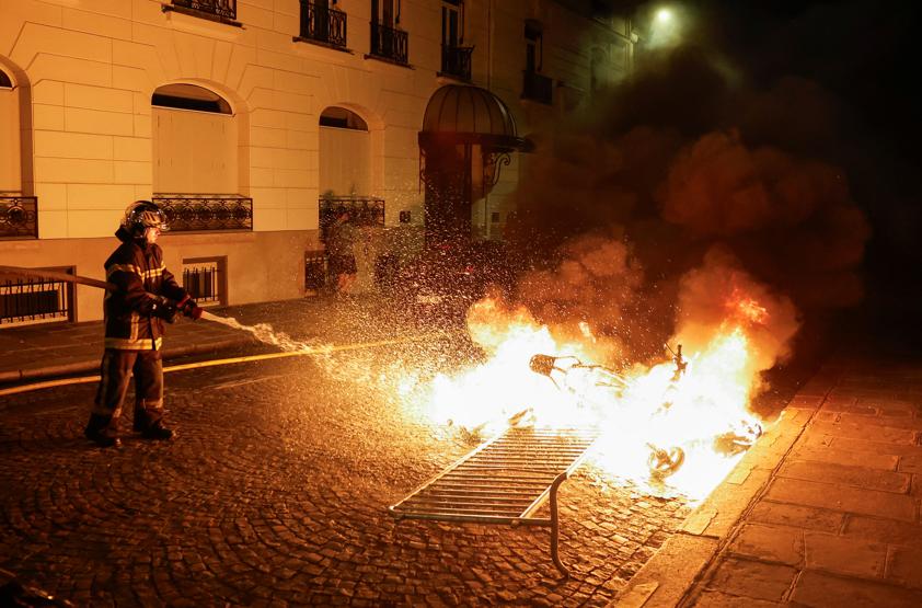 Fransa'da eylemlerin 6'ncı günü! Alev alev yanıyor