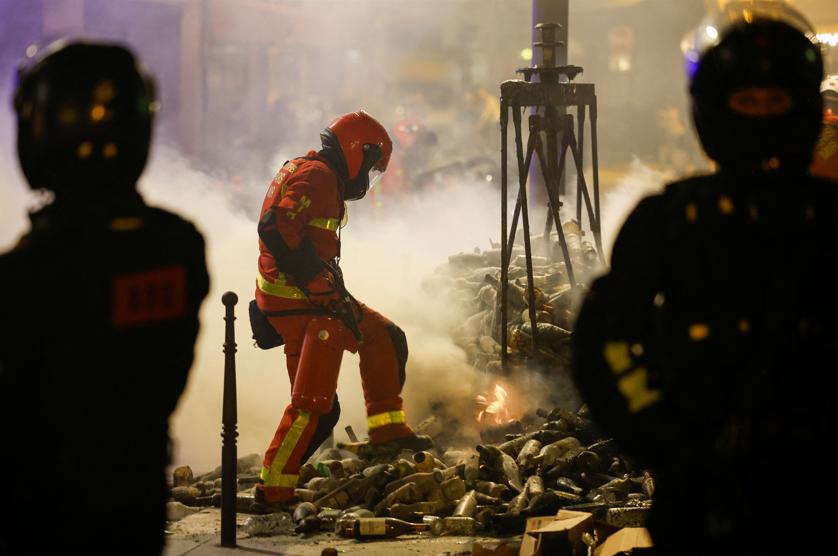 Fransa'da eylemlerin 6'ncı günü! Alev alev yanıyor