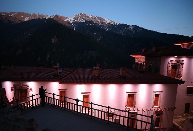 Sümela Manastırı'na ziyaretçi akını...