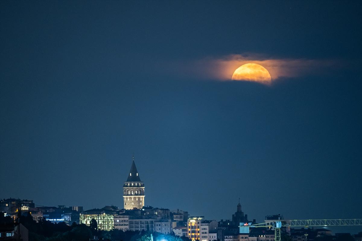 İstanbul'da dolunay manzaraları